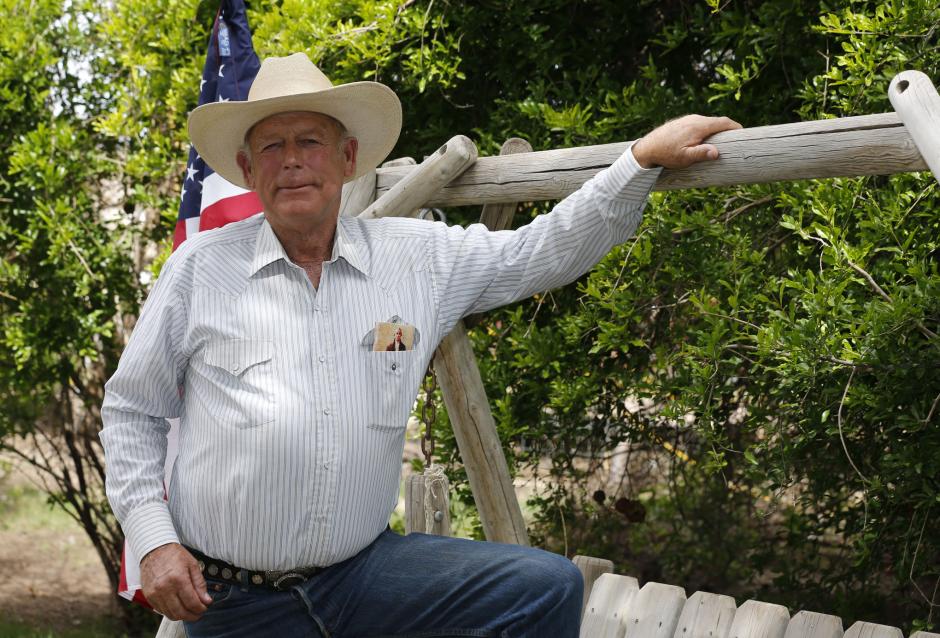 clivern-bundy-ranch-standoff-militia (1)